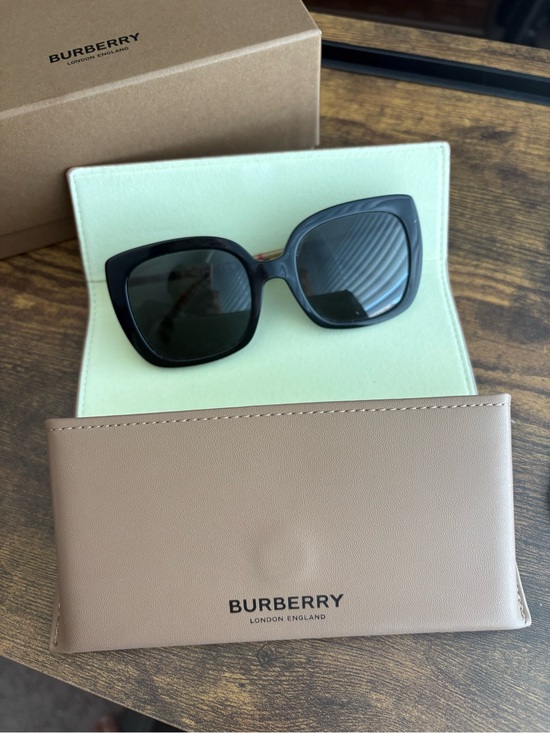 Burberry Black Women\'s Oversized Square Sunglasses main image 5